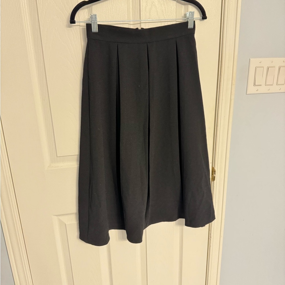 Elegant Black Pleated Skirt - Midi length